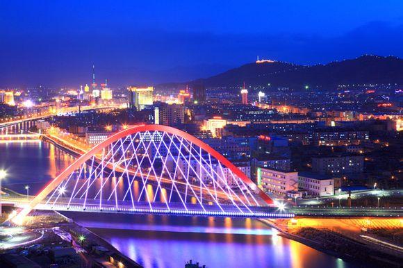 张家口，嘉宾云集，观众热情如火